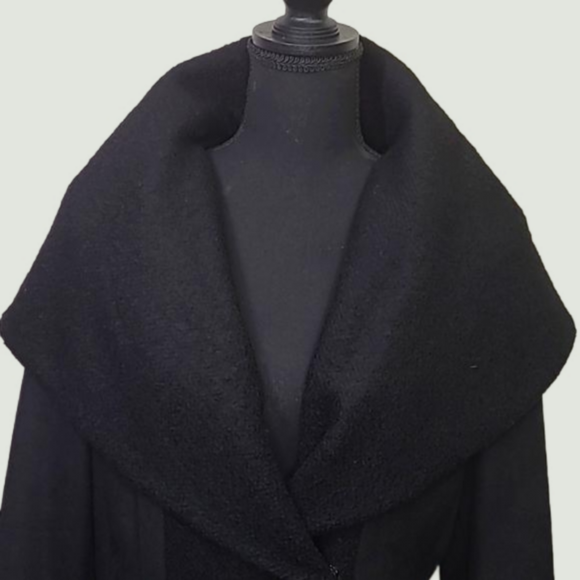 Calvin Klein women's black coat. Lined in black and silver satin. Size 12 - Picture 2 of 15